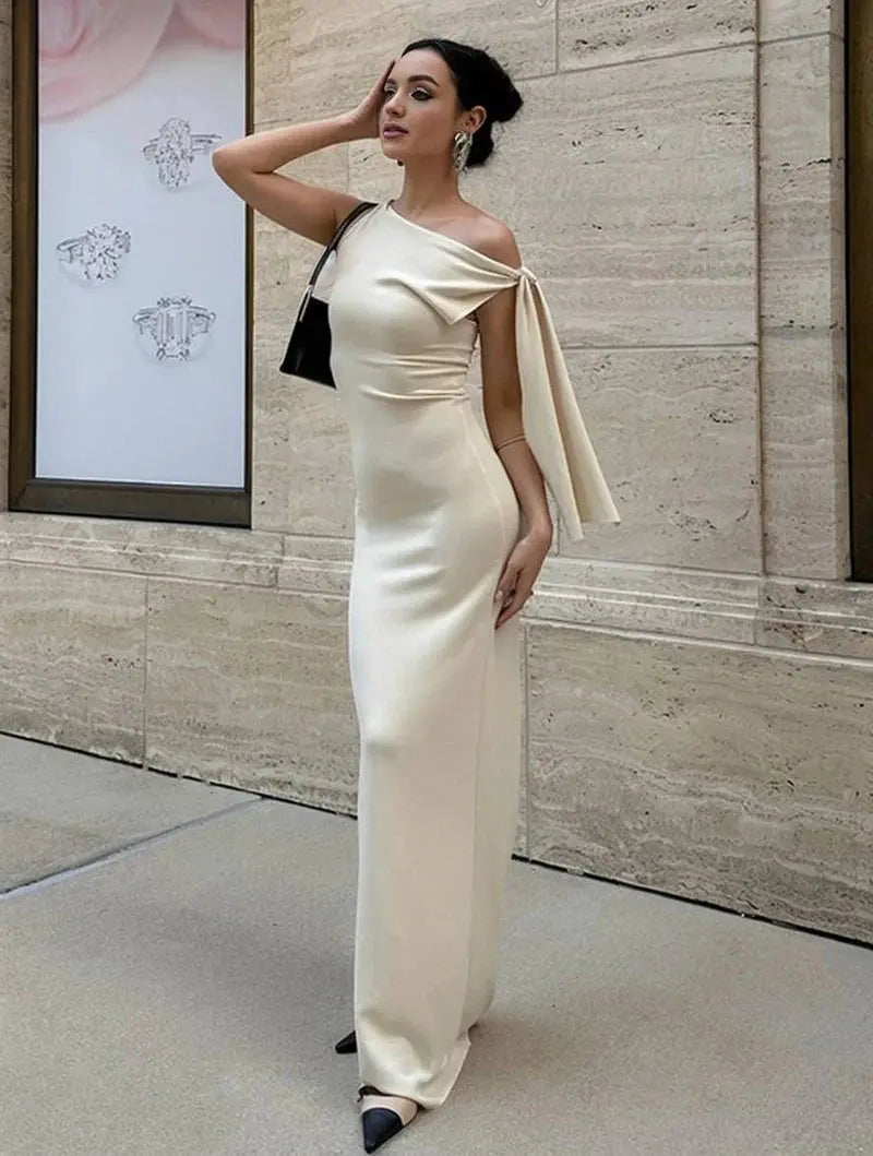 Giselle | Elegant Dress with Refined Detail